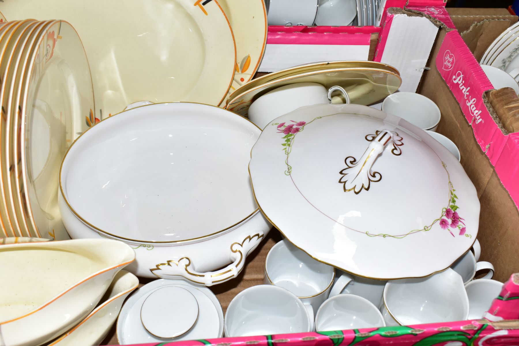 THREE BOXES OF CERAMIC TEA AND DINNERWARES, comprising a twenty eight piece Paragon/Royal Albert - Image 10 of 13