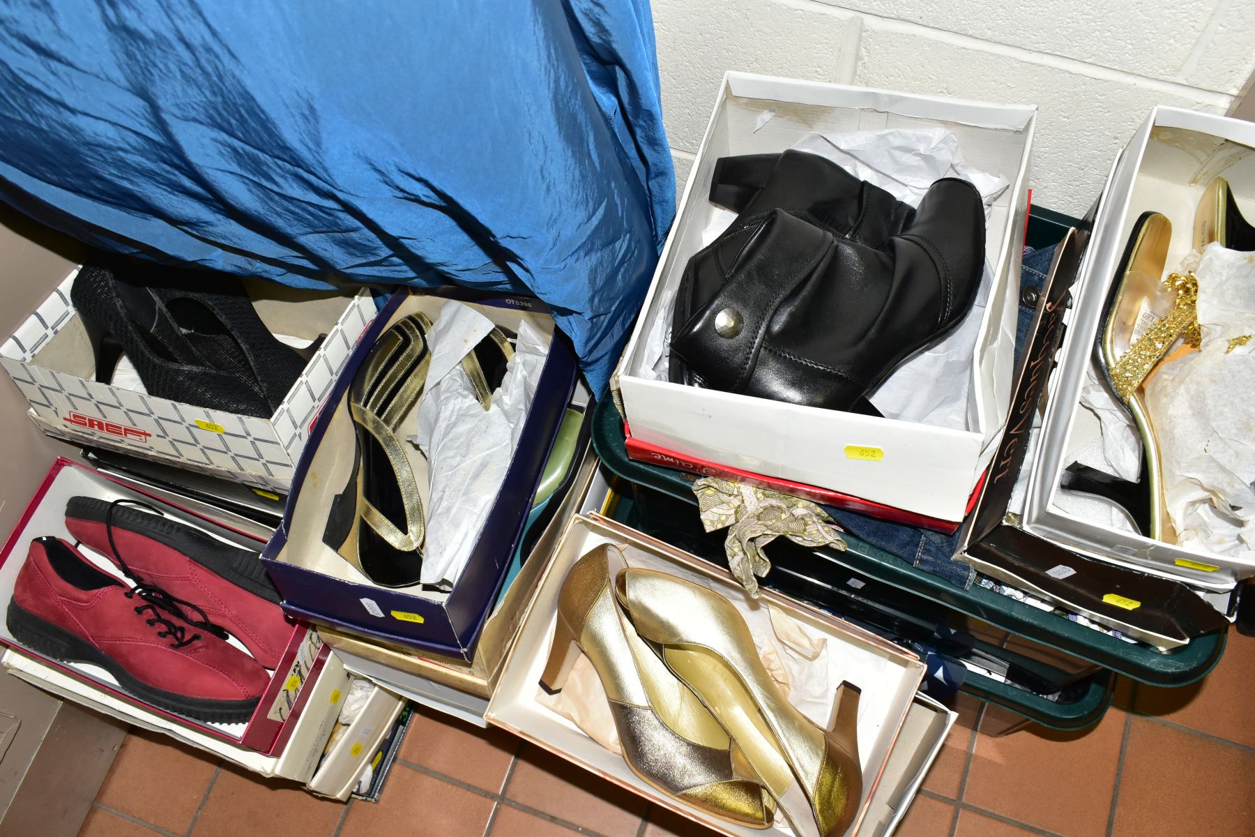 TWO BOXES AND LOOSE EVENING DRESS, LADIES' SHOES AND CLOTHES, to include an Amanda Wyatt - Image 2 of 8