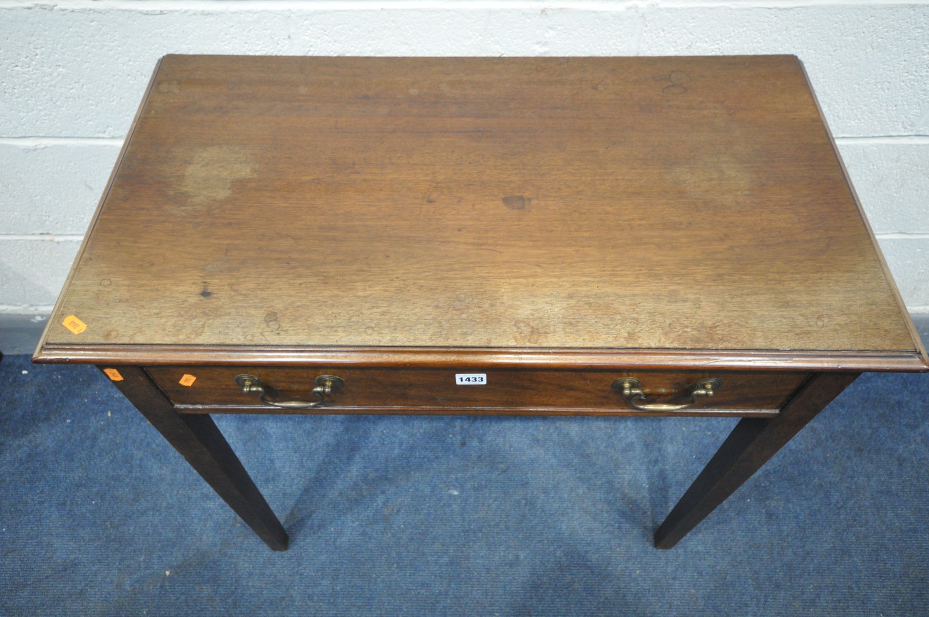 A GEORGIAN MAHOGANY SIDE TABLE, with a single long drawer, on square tapering legs, width 85cm x - Image 2 of 3