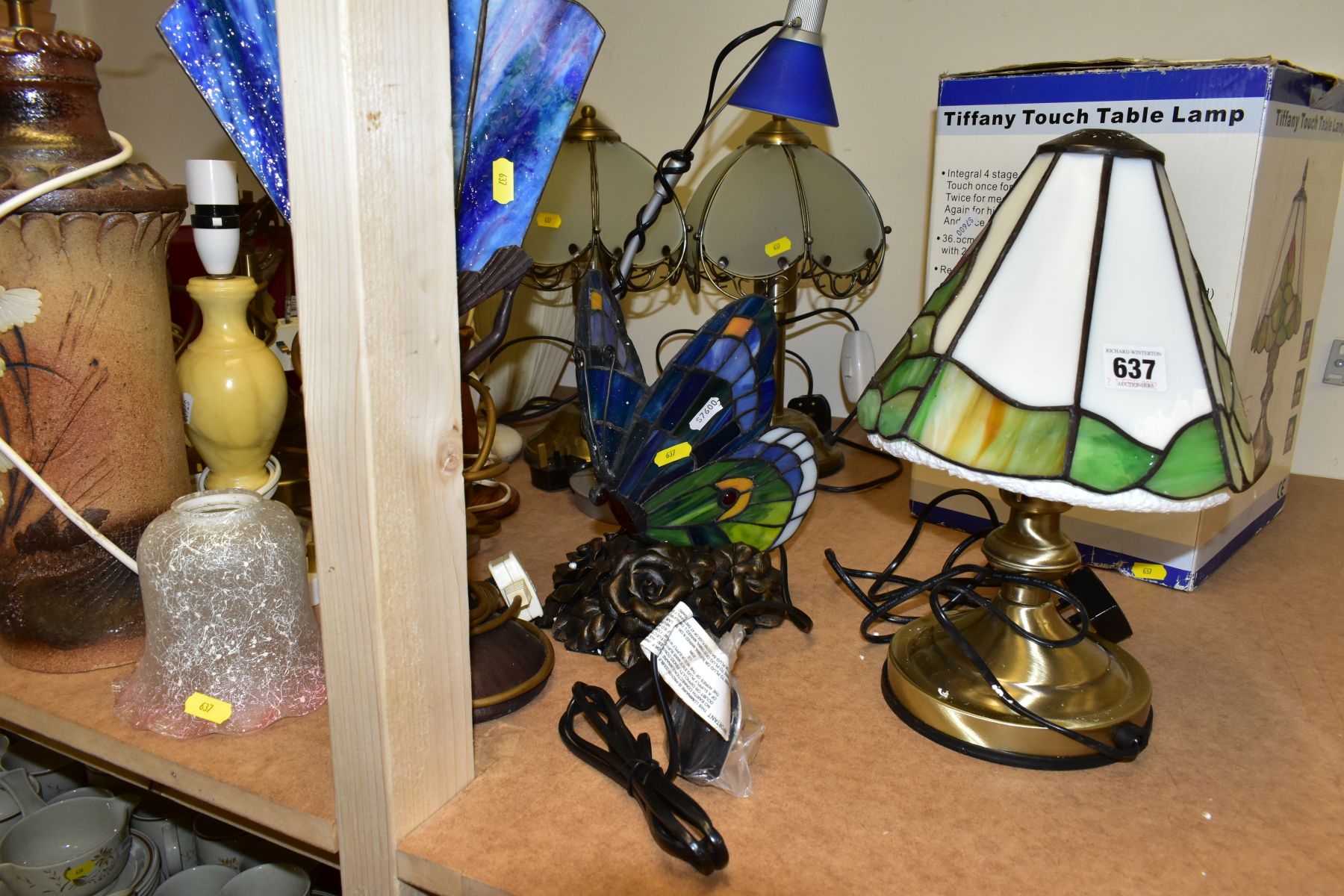 TWENTY ONE TABLE AND DESK LAMPS ETC, to include a boxed Tiffany touch lamp, art deco style butterfly - Image 2 of 10