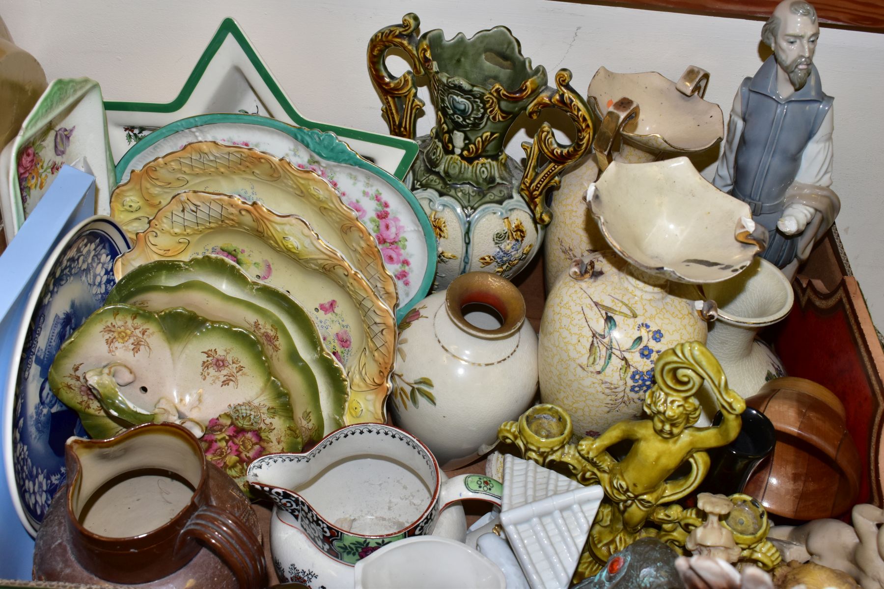 FOUR BOXES AND LOOSE CERAMICS AND SUNDRY ITEMS, to include a Royal Albert Old Country Roses rotary - Image 11 of 13
