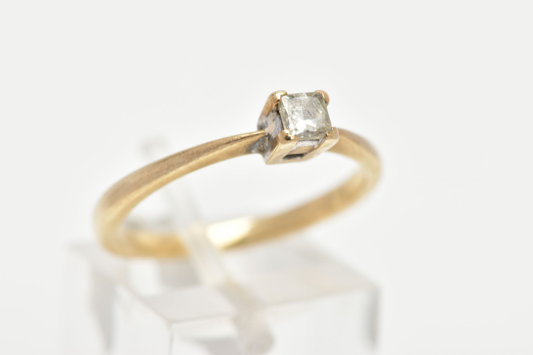 A YELLOW METAL SINGLE STONE DIAMOND RING, four claw set princess cut diamond, stamped diamond weight - Image 4 of 4