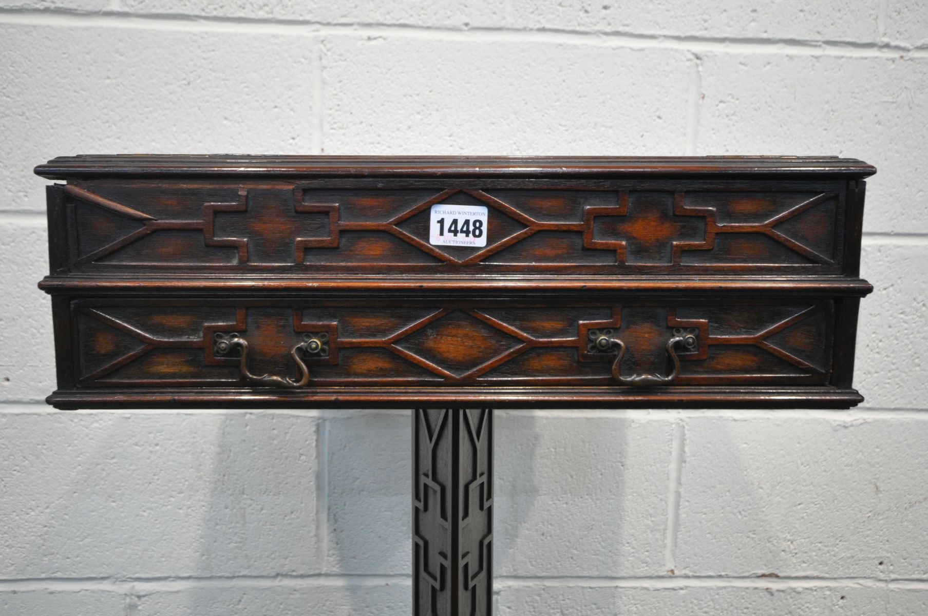 A 19TH CENTURY MAHOGANY TRIPOD READING TABLE, Wylie and Lockhead of Glassgow label attached, - Bild 3 aus 8