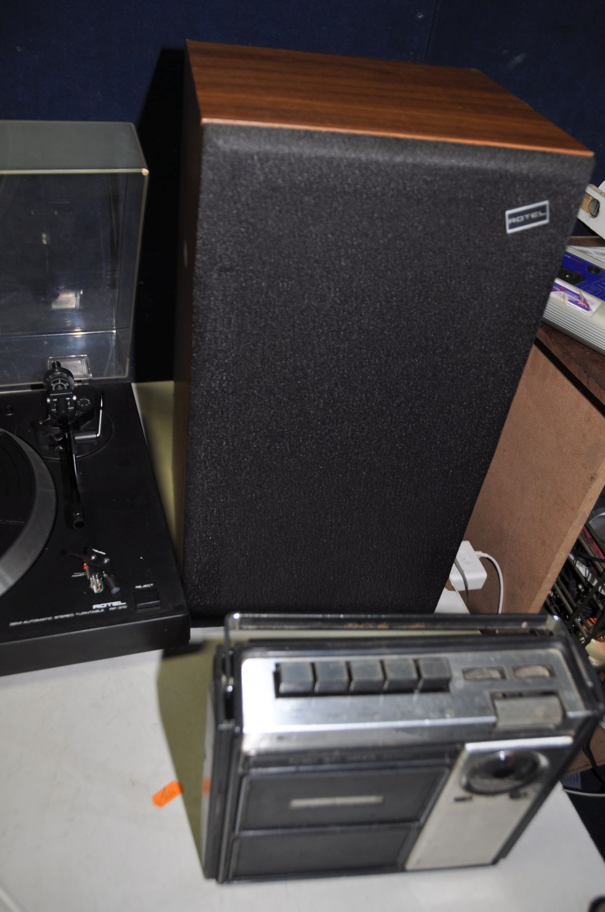 A VINTAGE ROTEL RP-310 TURNTABLE (no plug so untested, requires drive belt and needle) condition - Image 5 of 6