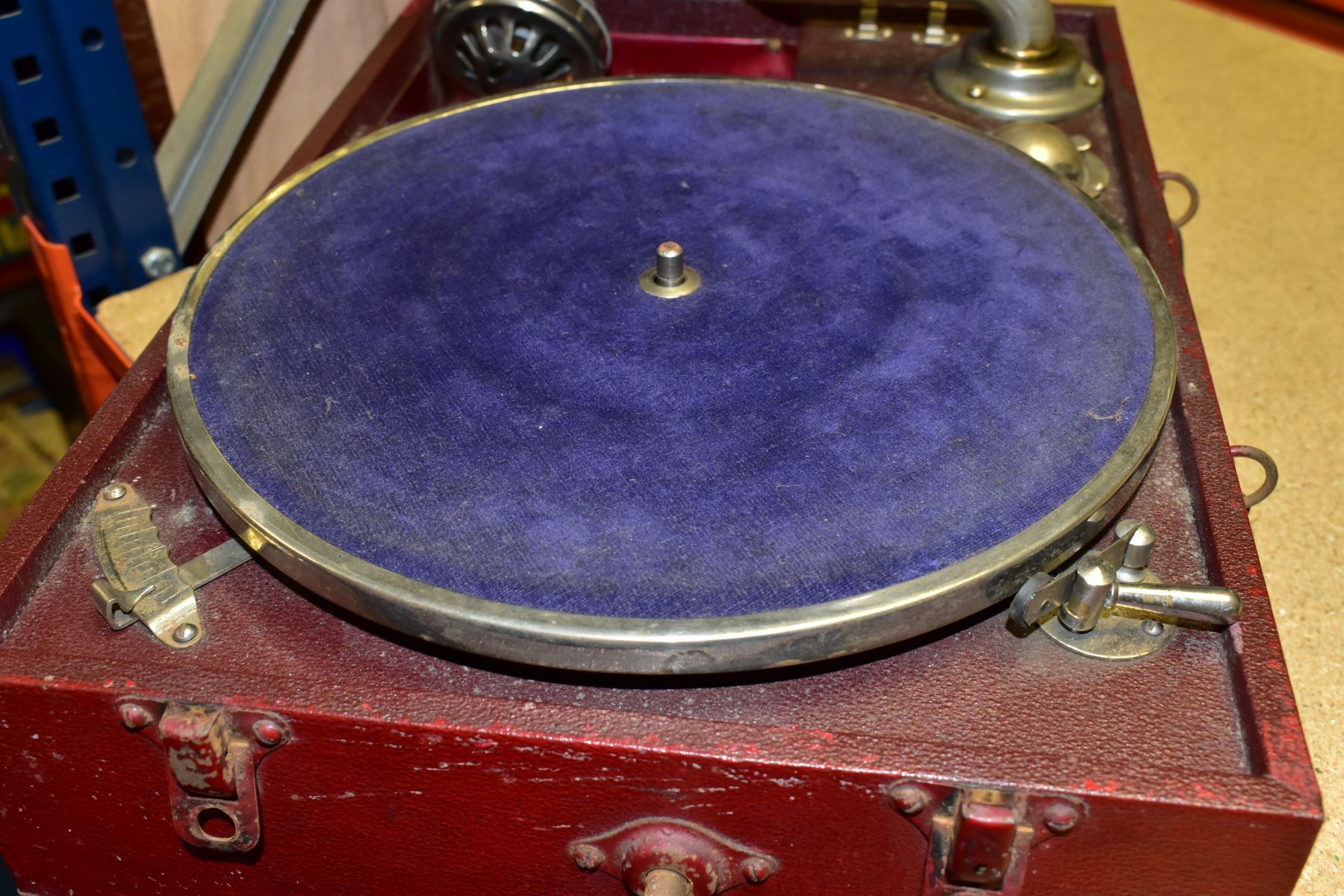 A RED CASED SAVANA ELECTRIC PORTABLE GRAMOPHONE, with winding handle but mechanism not working, - Image 4 of 6