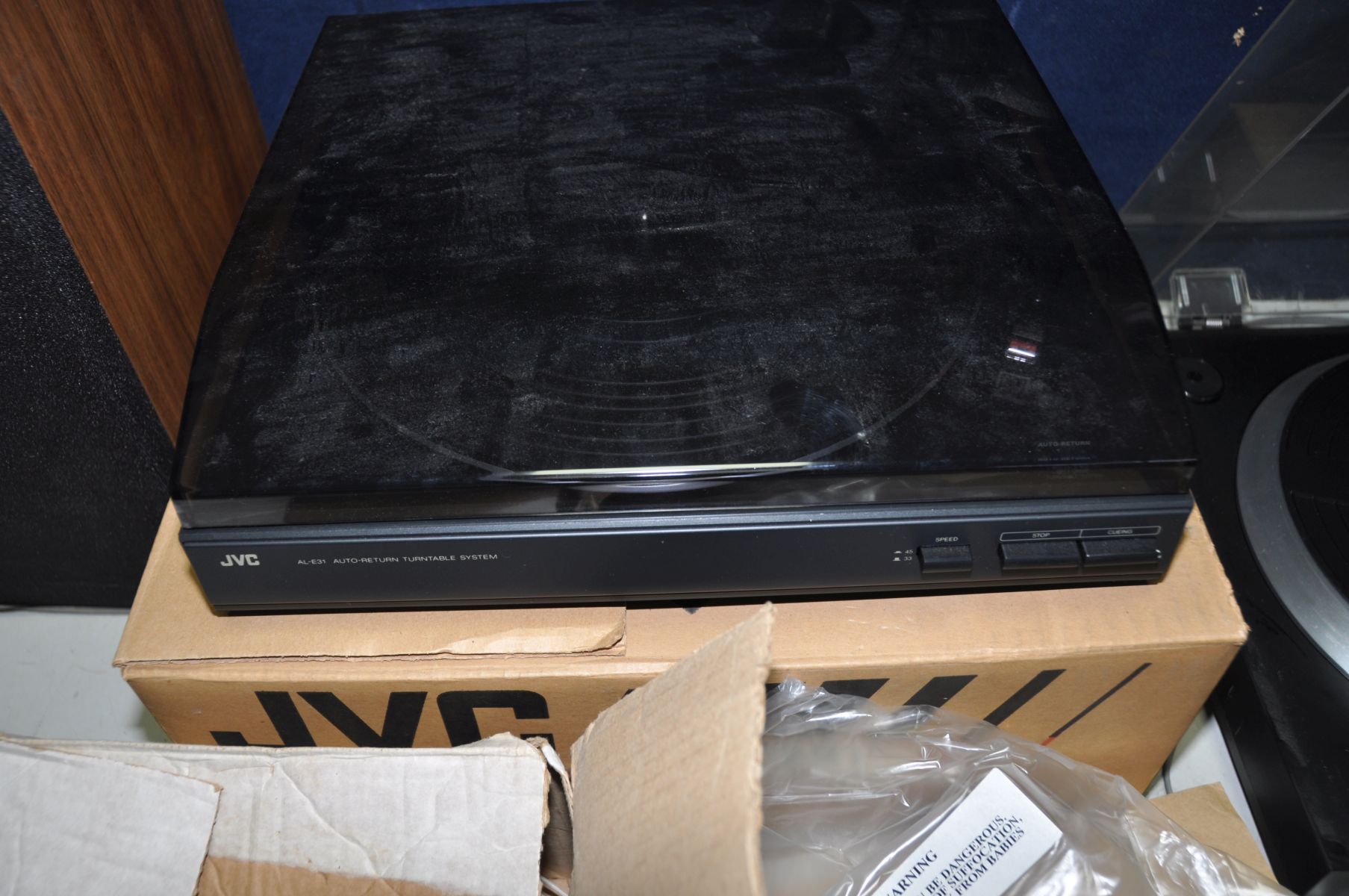 A VINTAGE ROTEL RP-310 TURNTABLE (no plug so untested, requires drive belt and needle) condition - Image 2 of 6