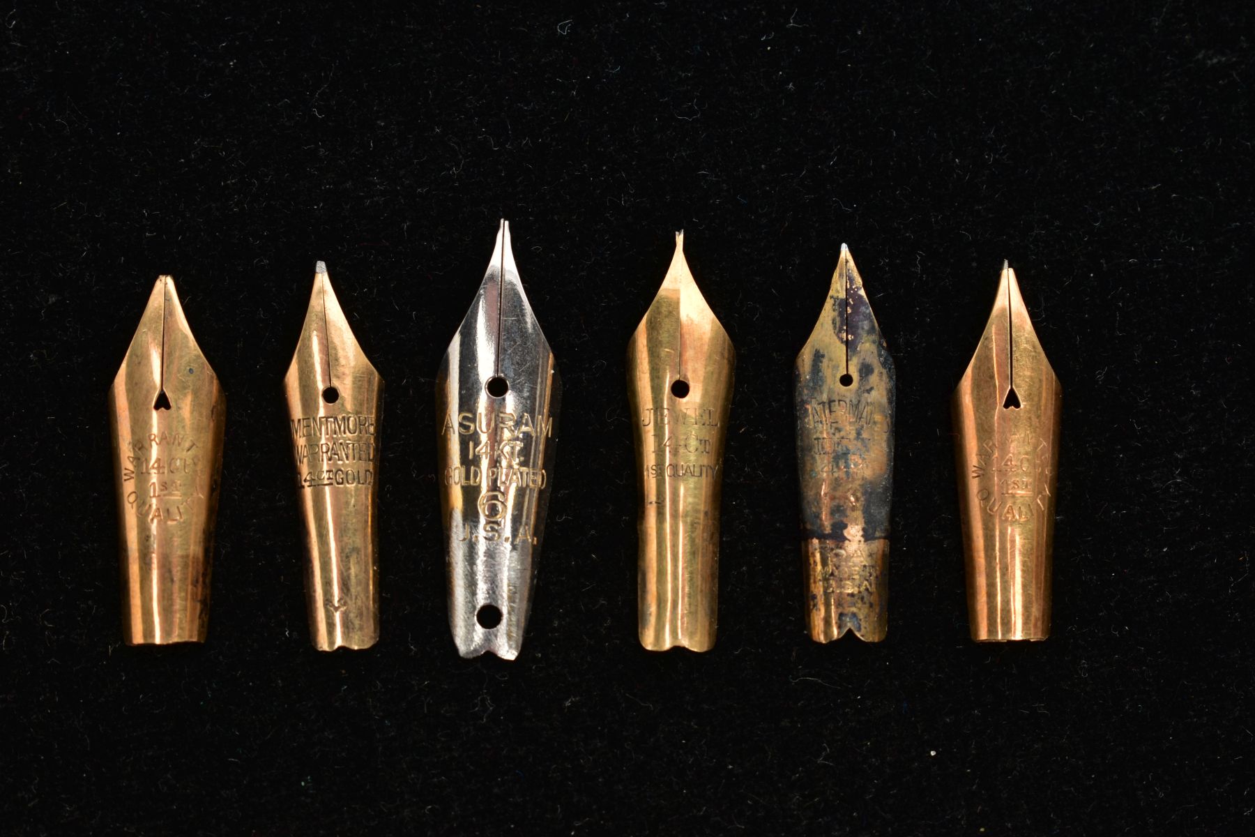 SIX FOUNTAIN PEN NIBS, five stamped 14ct, one stamped 14kt, approximate gross weight 1.7 grams ( - Bild 3 aus 3