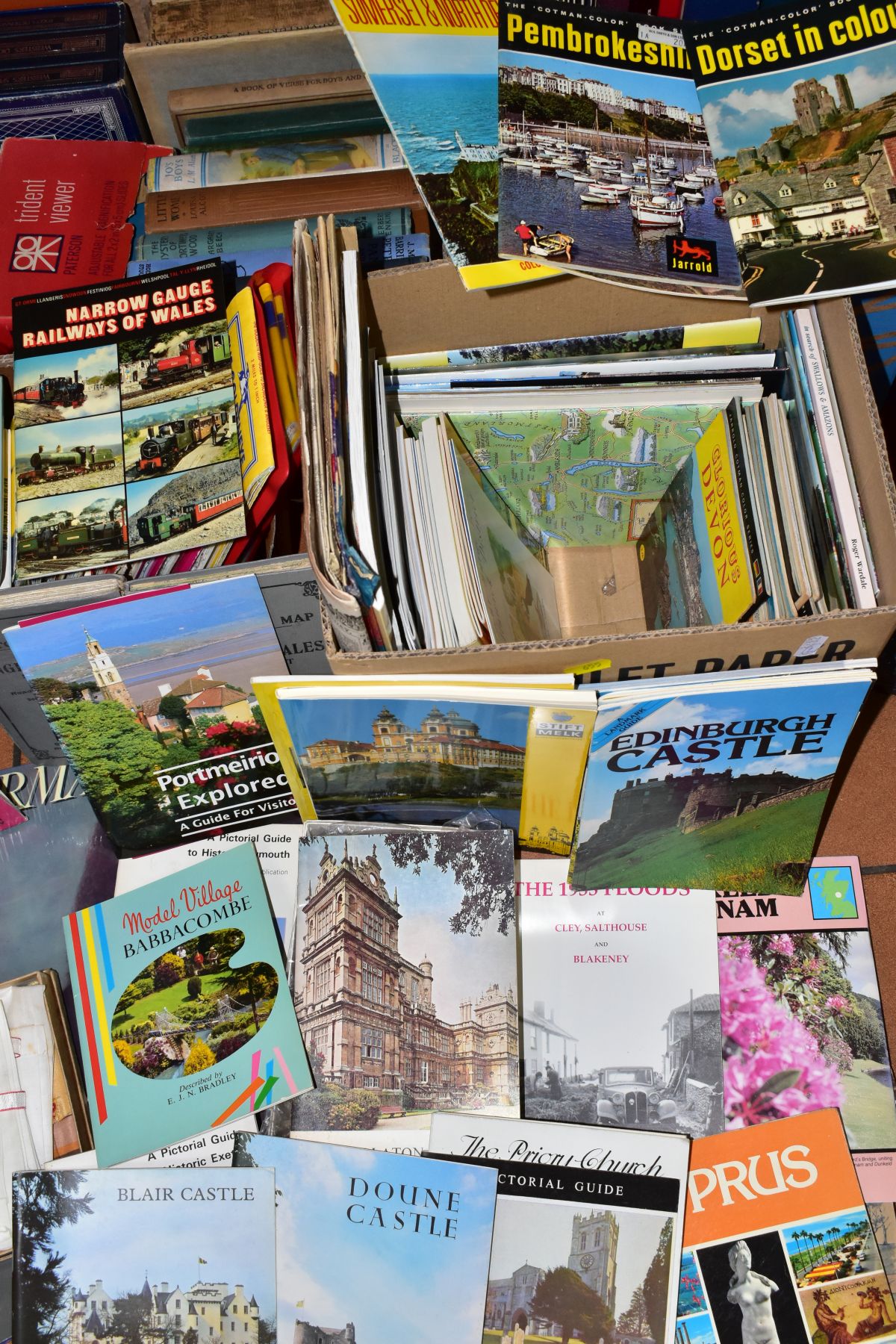 FOUR BOXES AND LOOSE BOOKS, EPHEMERA, RECORDS, A TYPEWRITER, A SLIDE PROJECTOR AND SUNDRY ITEMS, - Image 6 of 15