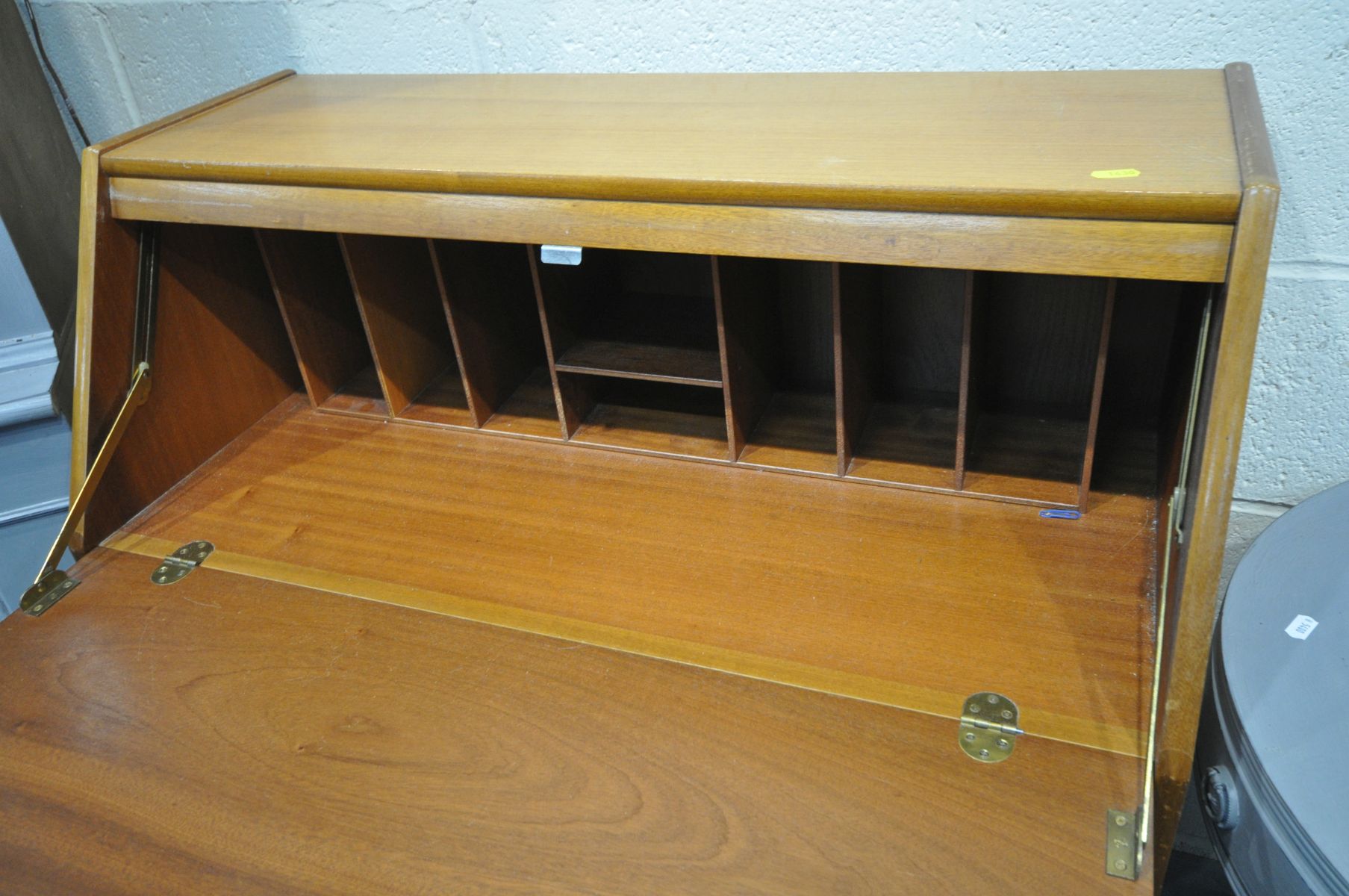A MID TO LATE CENTURY TEAK BUREAU, with three drawers, width 85cm x depth 41cm x height 101cm ( - Bild 2 aus 2
