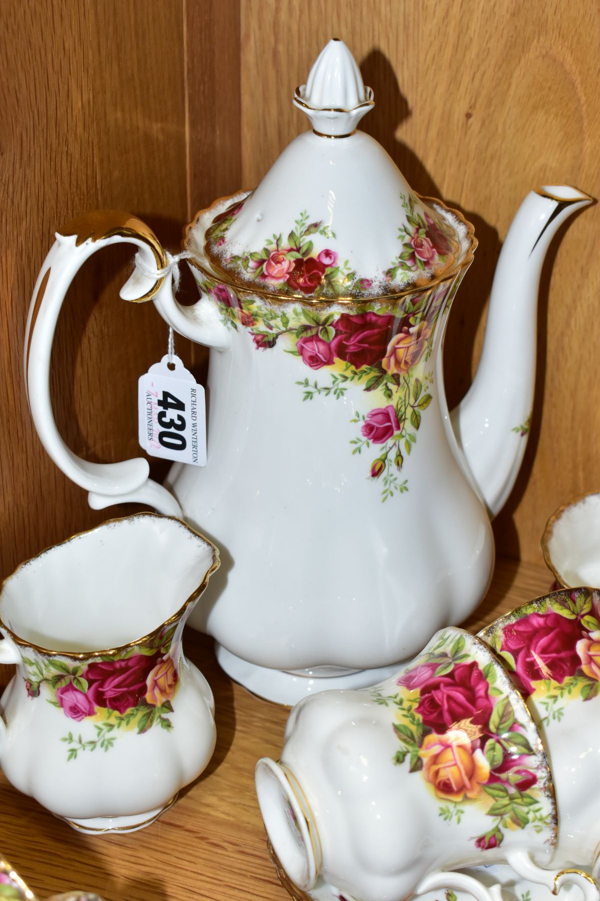 A FIFTEEN PIECE ROYAL ALBERT OLD COUNTRY ROSES COFFEE SET, comprising a coffee pot, a sugar bowl, - Image 7 of 7
