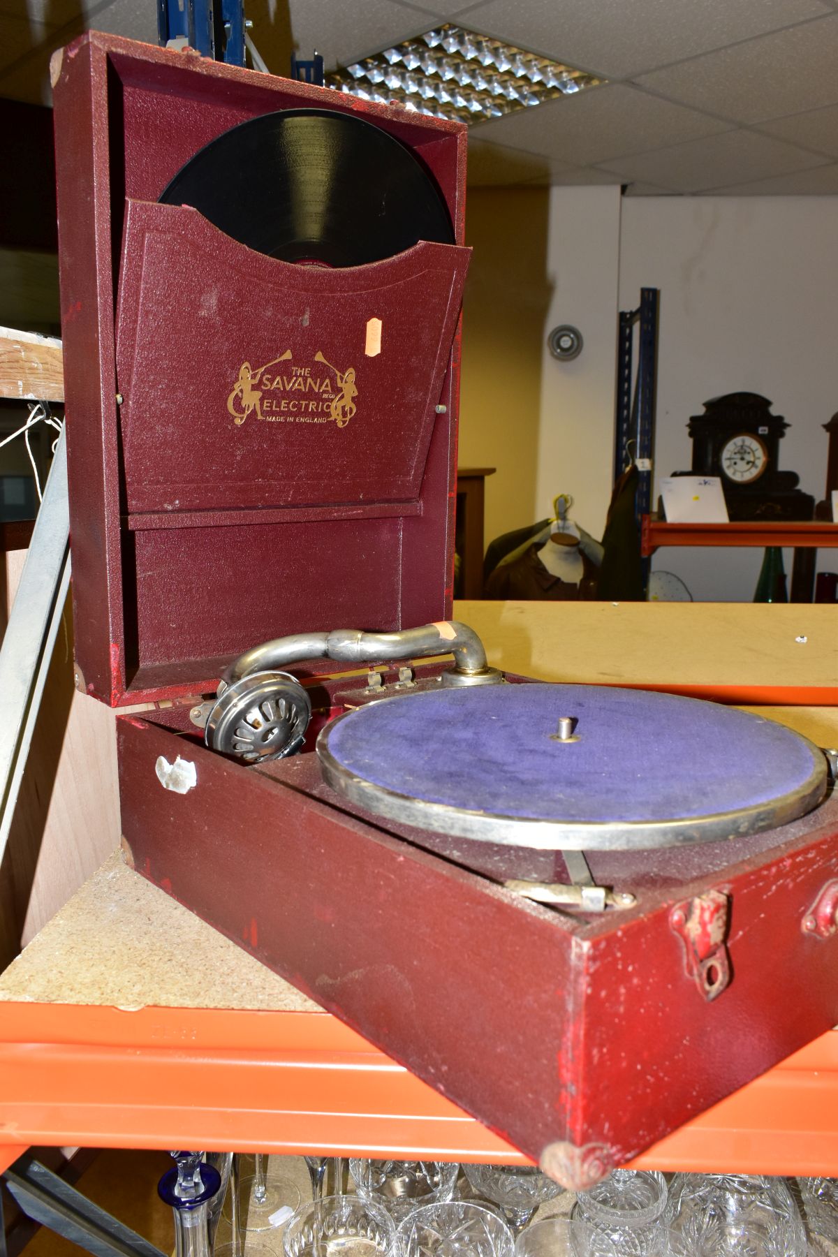 A RED CASED SAVANA ELECTRIC PORTABLE GRAMOPHONE, with winding handle but mechanism not working, - Image 6 of 6