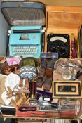 A BOX AND LOOSE METALWARES, COLLECTABLES, ETC, including a cased Petite De Luxe Junior typewriter, a
