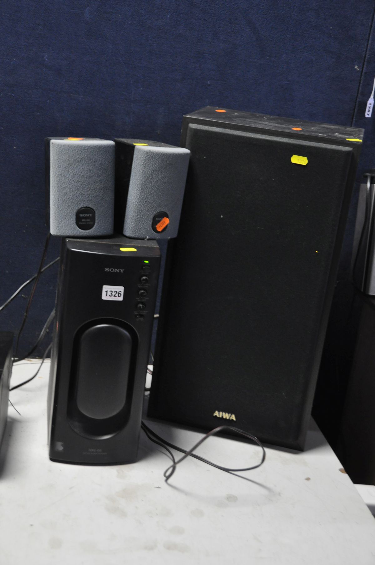 A SONY SRS D2 SUB AND SATELLITE SPEAKERS, a Logik hi fi, a Sandstrom Hi Fi with one speaker, a - Image 3 of 4