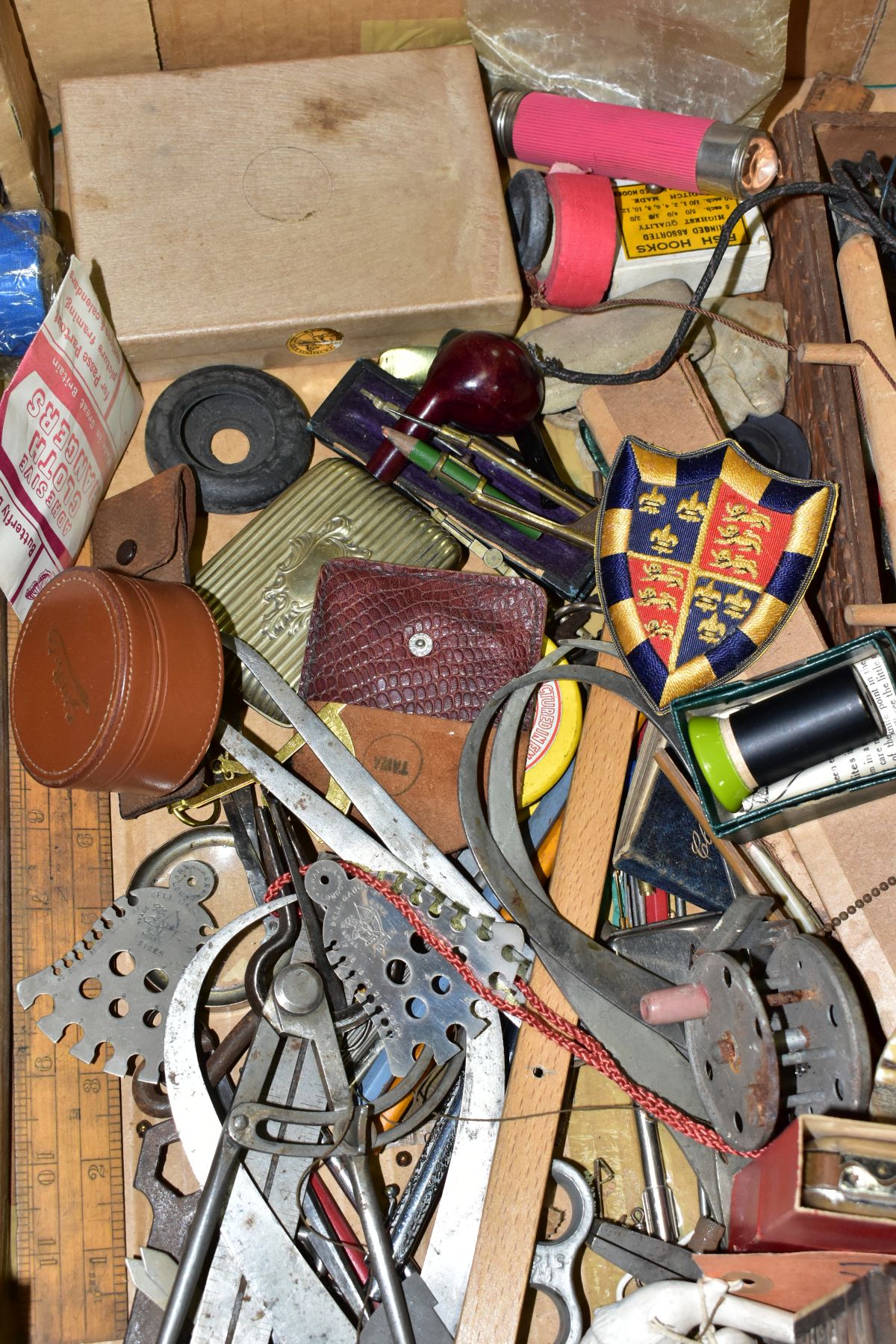 A BOX OF SUNDRY ITEMS ETC, to include metal calipers, steel rule and protactor, steel punches, drill - Image 5 of 5