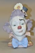 A LLADRO PORCELAIN STAR STRUCK BUST, of a clown no 5610, designed by Jose Puche, height 22.5cm, with