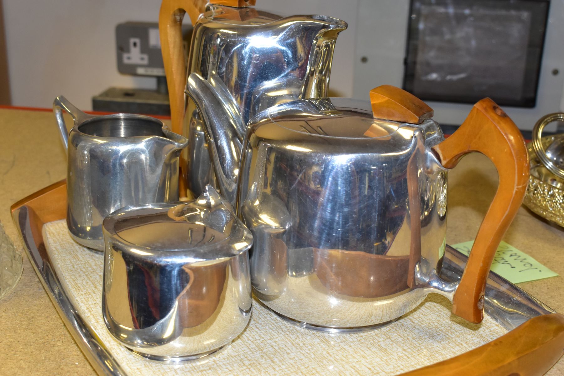 A GROUP OF PLATED AND OTHER METALWARES, to include a five piece Oneida tea set, stamped to base, a - Image 12 of 16