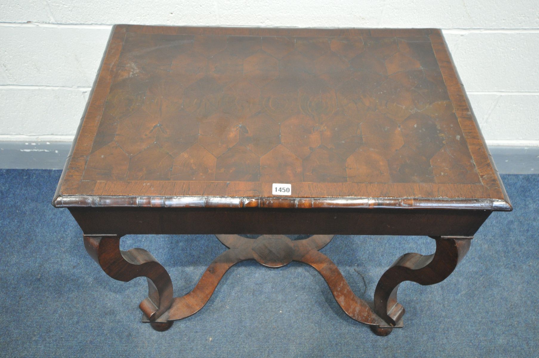 A 19TH CENTURY WALNUT AND MAHOGANY CENTRE TABLE, in the 17th century style, the top decorated with - Bild 2 aus 11