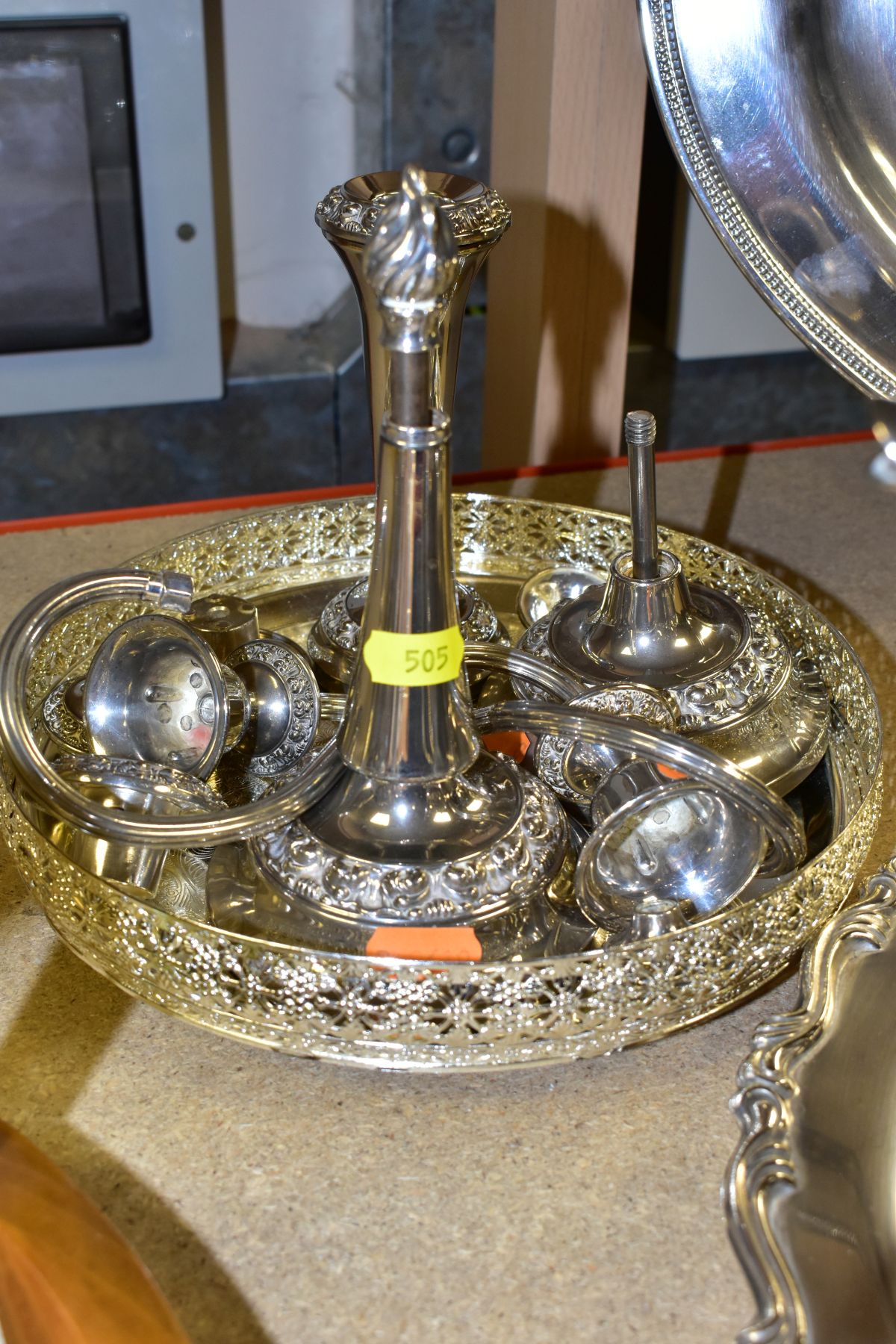 A GROUP OF PLATED AND OTHER METALWARES, to include a five piece Oneida tea set, stamped to base, a - Image 8 of 16