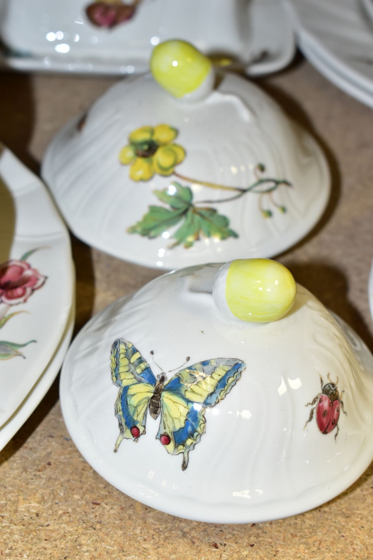 A THIRTY SEVEN PIECE VILLEROY AND BOCH PART TEA SET WITH TWO CRYSTAL GLASSES, tea set in the Bouquet - Image 3 of 11