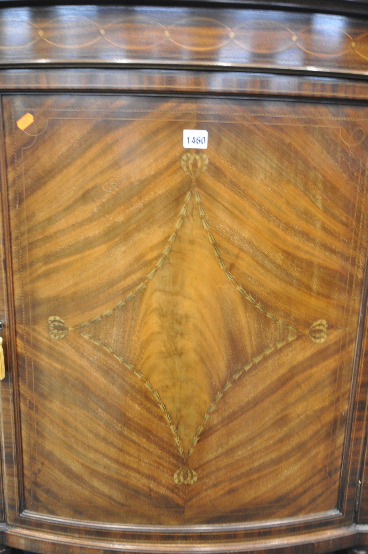 AN EDWARDIAN MAHOGANY AND MARQUETRY INLAID DISPLAY CABINET, with double astragal glazed doors - Image 4 of 5