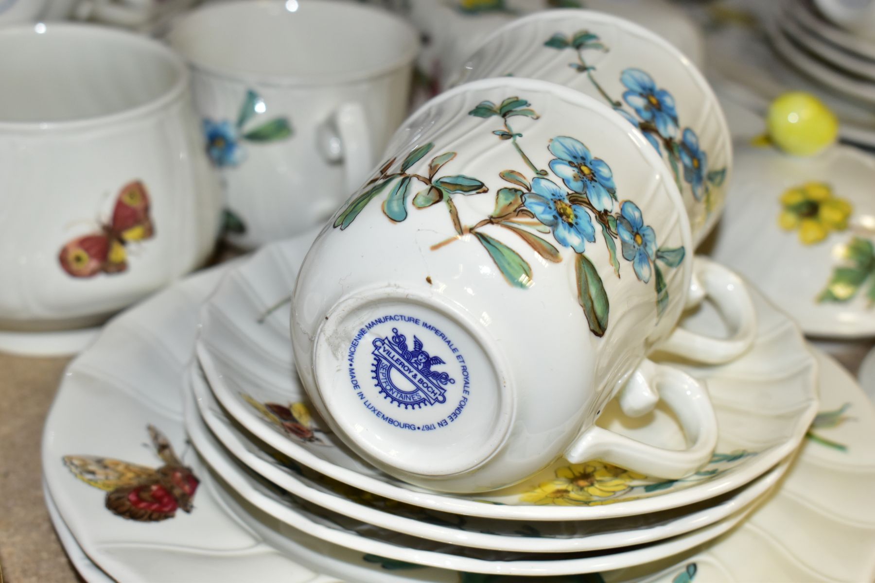 A THIRTY SEVEN PIECE VILLEROY AND BOCH PART TEA SET WITH TWO CRYSTAL GLASSES, tea set in the Bouquet - Image 2 of 11