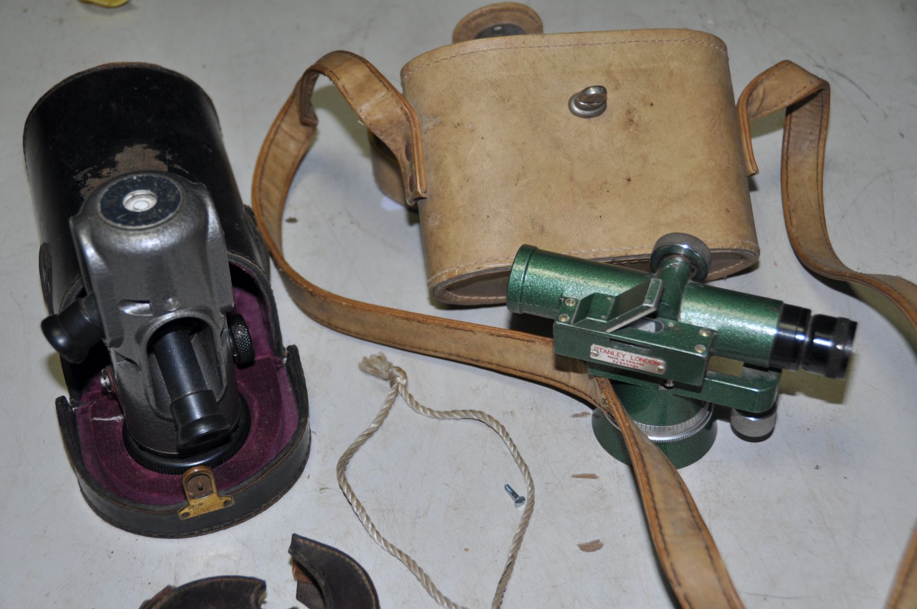 A TRAY CONTAINING VINTAGE SURVEYING EQUIPMENT including a Stanley and Site square Levels, a - Image 2 of 3