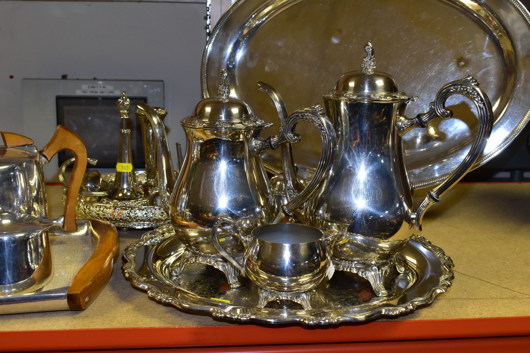 A GROUP OF PLATED AND OTHER METALWARES, to include a five piece Oneida tea set, stamped to base, a - Image 2 of 16