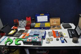 A TRAY CONTAINING TOOLS, accessories and hardware including two Parkside Wire Cup Brushes, three