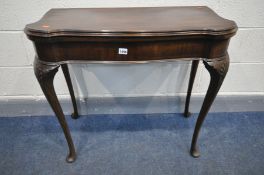 A 20TH CENTURY MAHOGANY CARD TABLE, in the Georgian style, the fold over top enclosing a green baize
