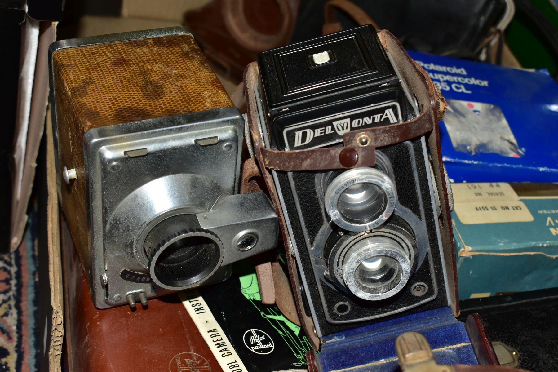 A BOX OF VINTAGE PHOTOGRAPHIC AND CINE EQUIPMENT ETC, to include a R F Gilbert Hunter roll film - Image 3 of 7