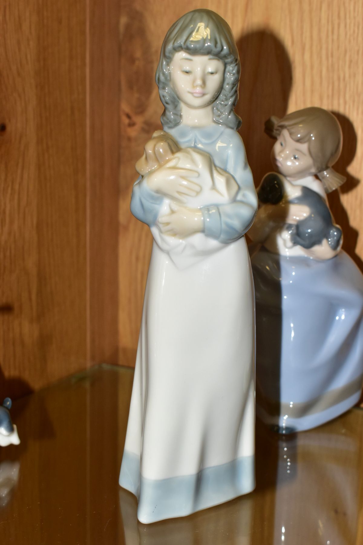 SEVEN NAO BY LLADRO PORCELAIN FIGURINES, comprising Joy no 1067 (thumb repaired) and Jingles no 1065 - Image 7 of 9