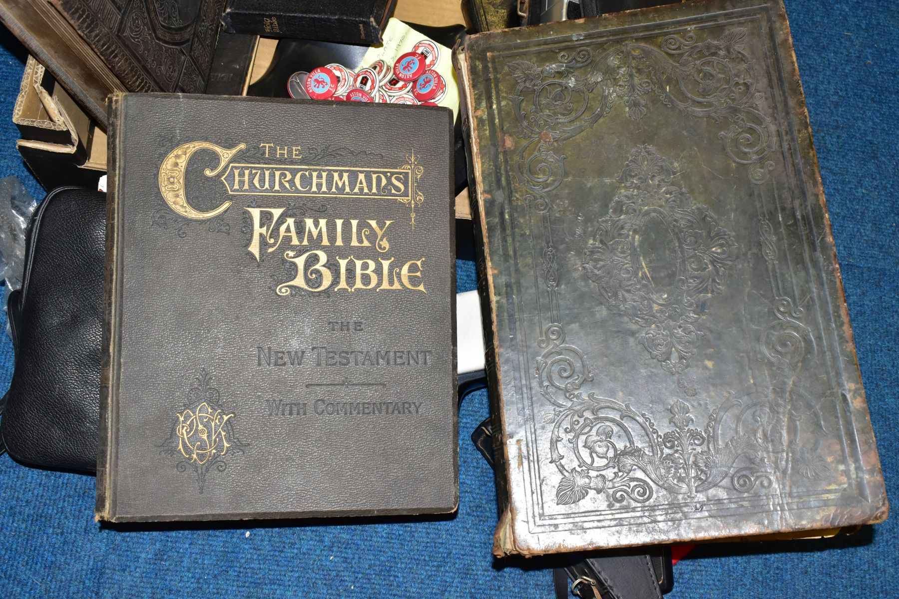 A BOX OF BOOKS, COLLECTABLES, PHOTOGRAPHIC EQUIPMENT, ETC, including fifty five 1970's metal - Image 12 of 17