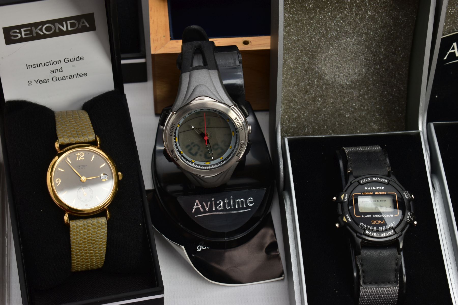 AN ASSORTMENT OF WATCHES, to include seven boxed Avia watches, four boxed Sekonda watches, one - Bild 3 aus 9