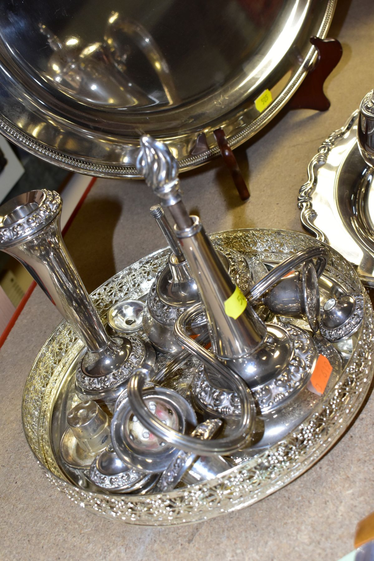 A GROUP OF PLATED AND OTHER METALWARES, to include a five piece Oneida tea set, stamped to base, a - Image 9 of 16