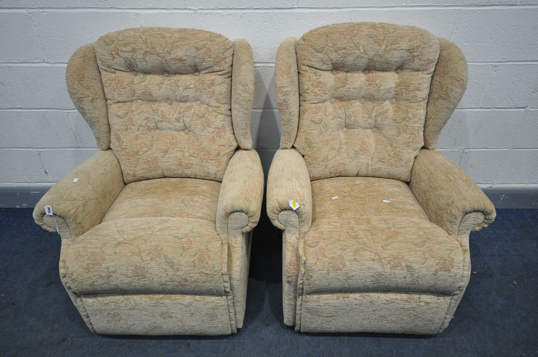 A PAIR OF FLORAL BIEGE UPHOLSTERED MANUAL RECLINING ARMCHAIRS