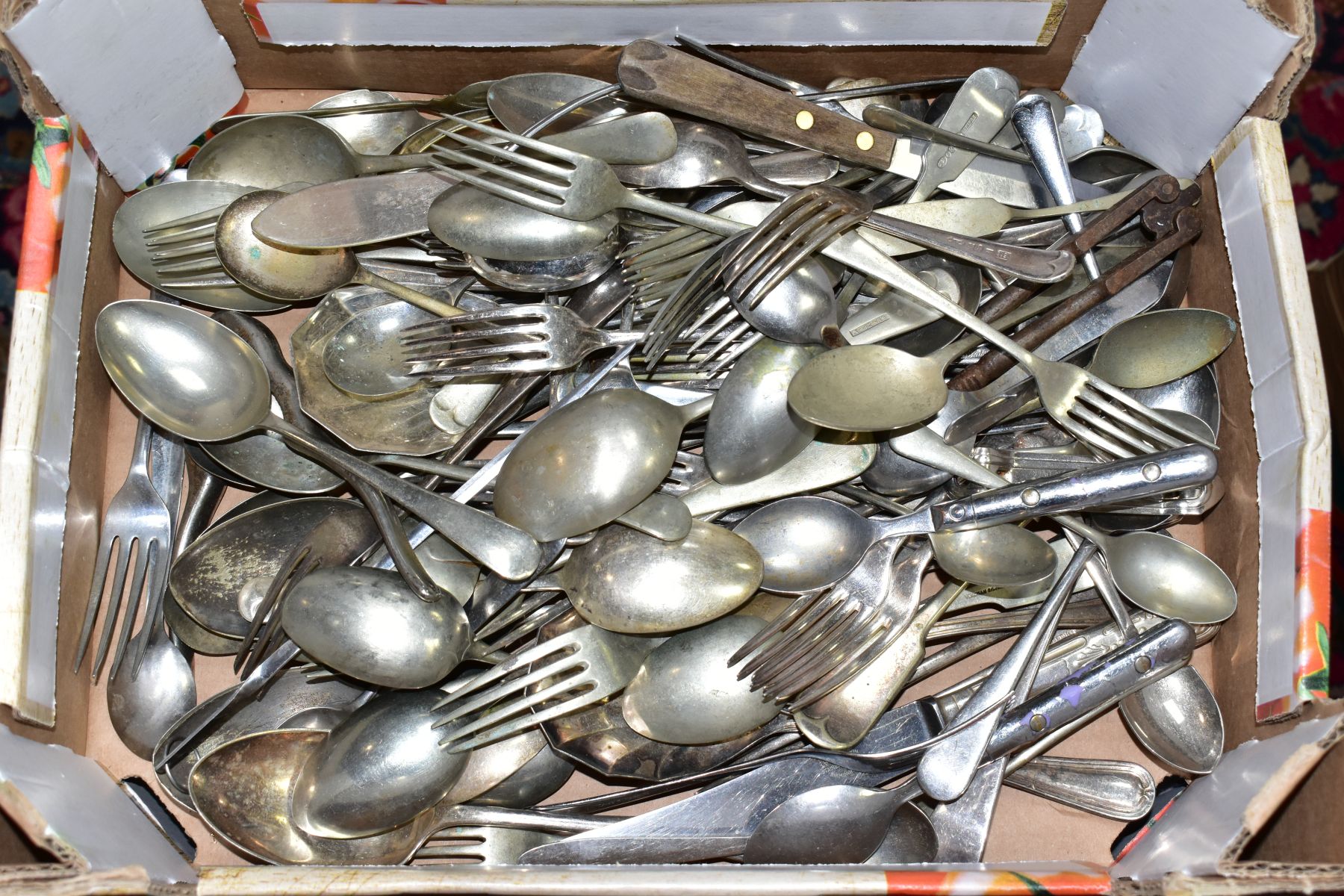SIX BOXES OF CUTLERY AND OTHER METAL WARES, to include a quantity of loose forks, knives (FOR SALE - Image 5 of 13
