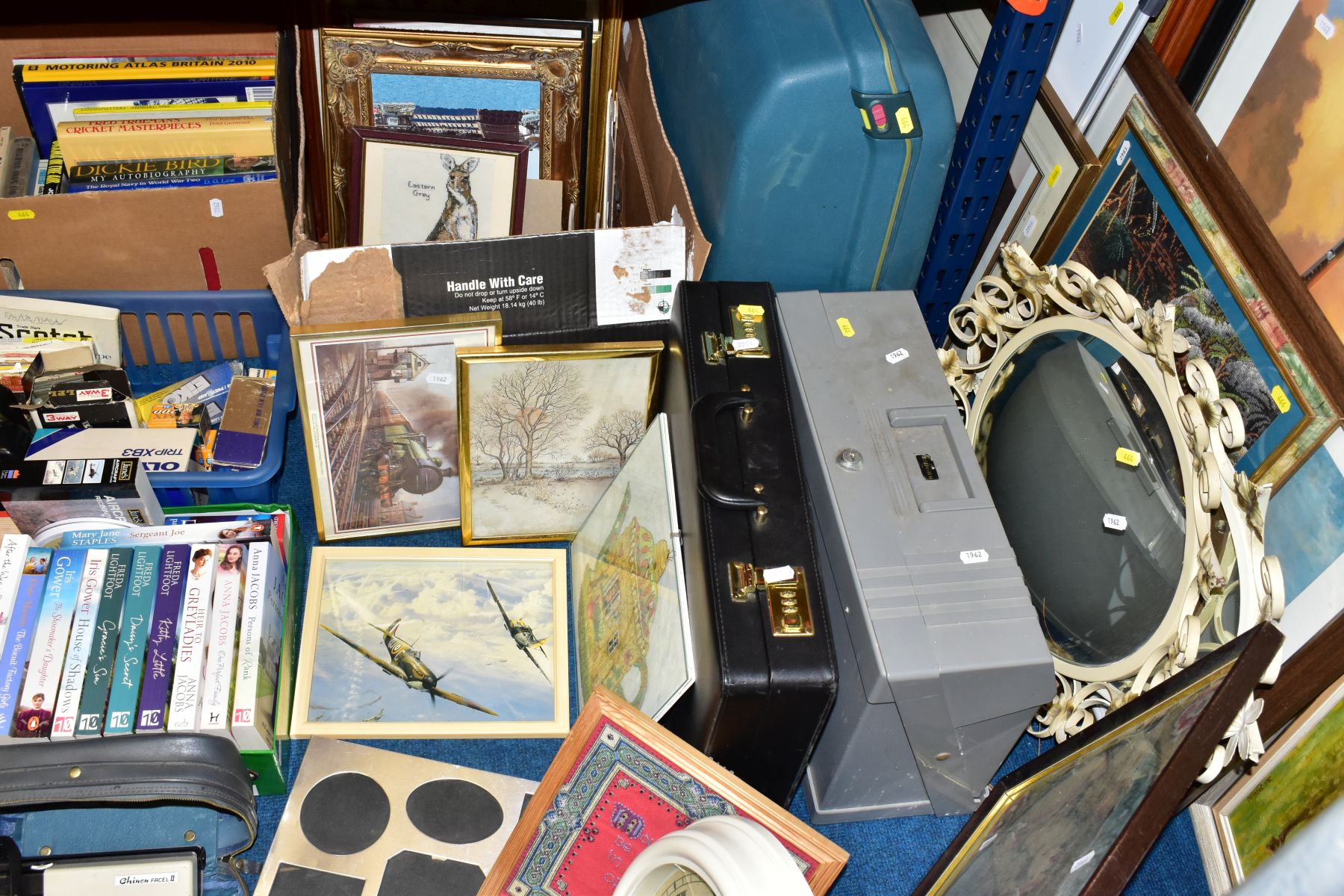 NINE BOXES AND LOOSE BOOKS, PICTURES, CERAMICS, GLASS, METAL WARES AND SUNDRY ITEMS, to include an - Image 19 of 22