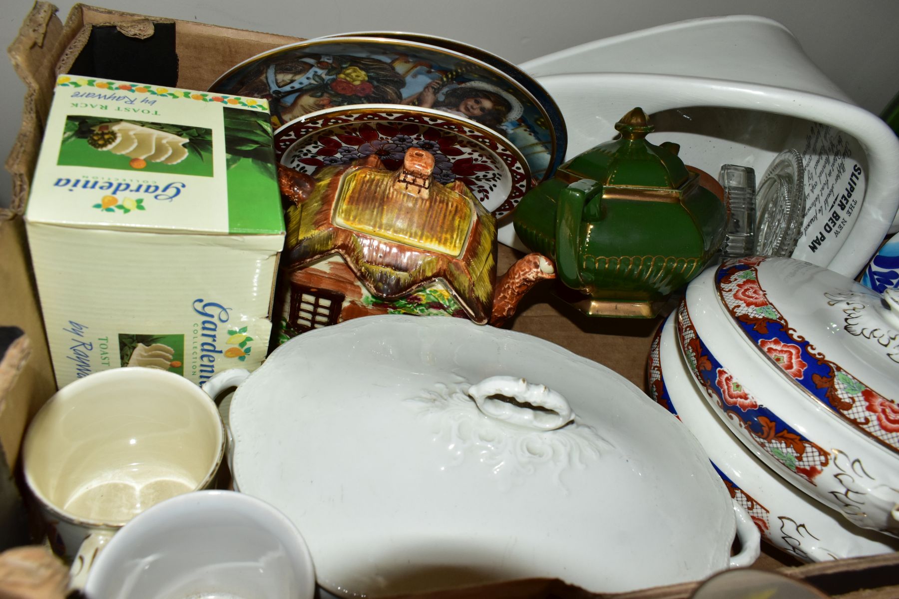 FIVE BOXES AND LOOSE CERAMICS AND GLASSWARES, to include a twenty one piece Thomas Forester & Sons - Image 9 of 15