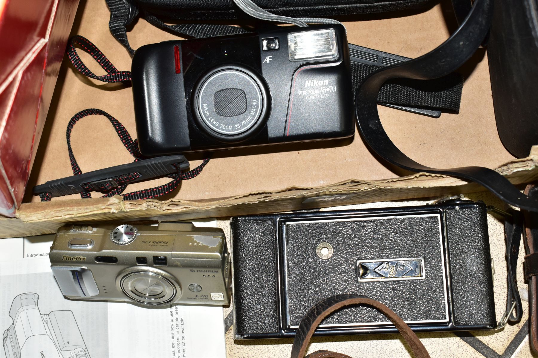 A BOX OF CAMERAS AND PHOTOGRAPHIC EQUIPMENT, to include a Fujica ST701 SLR camera with Fujinon f1. - Image 5 of 6