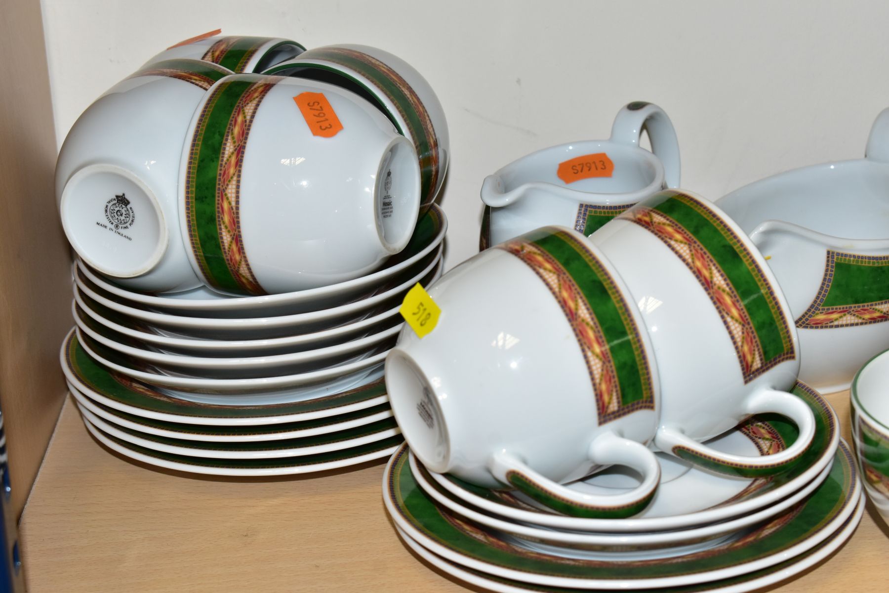 A FORTY THREE PIECE ROYAL WORCESTER MOSAIC DINNER SERVICE AND OTHER ROYAL WORCESTER DINNERWARES, - Image 4 of 6