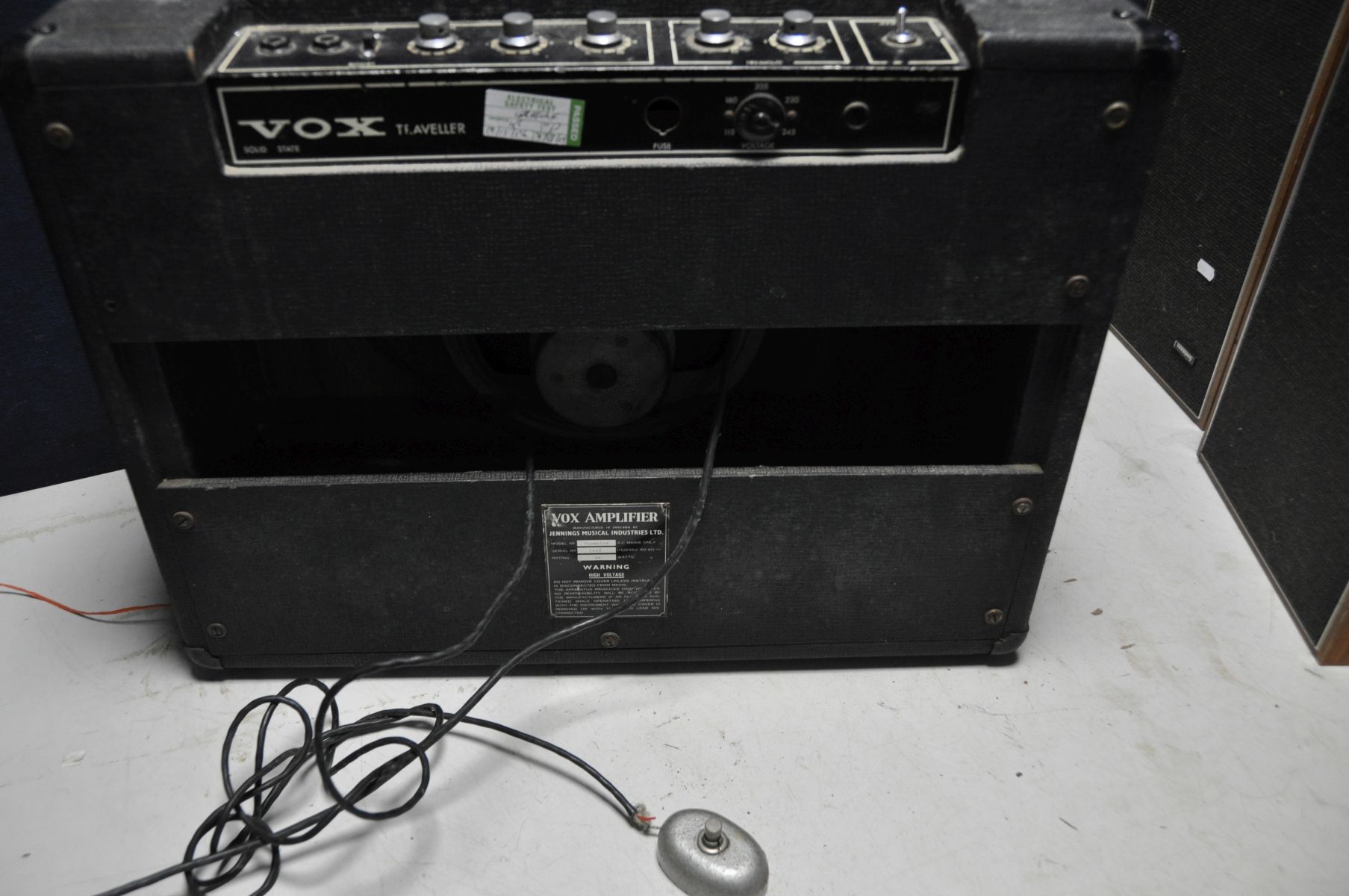 A VOX TRAVELLER GUITAR AMPLIFIER with some damage to carry handle (PAT pass and powers up but - Image 3 of 3