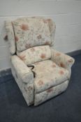 A FLORAL CREAM UPHOLSTERED ELECTRIC RISE AND RECLINE ARMCHAIR (PAT pass and working)