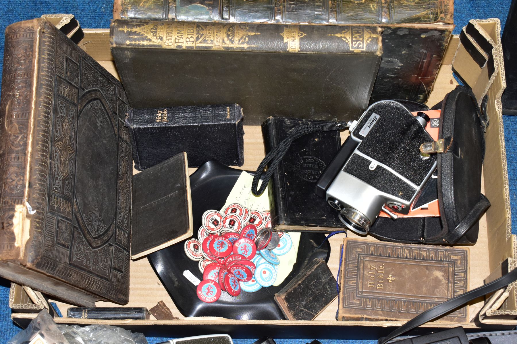 A BOX OF BOOKS, COLLECTABLES, PHOTOGRAPHIC EQUIPMENT, ETC, including fifty five 1970's metal - Image 2 of 17