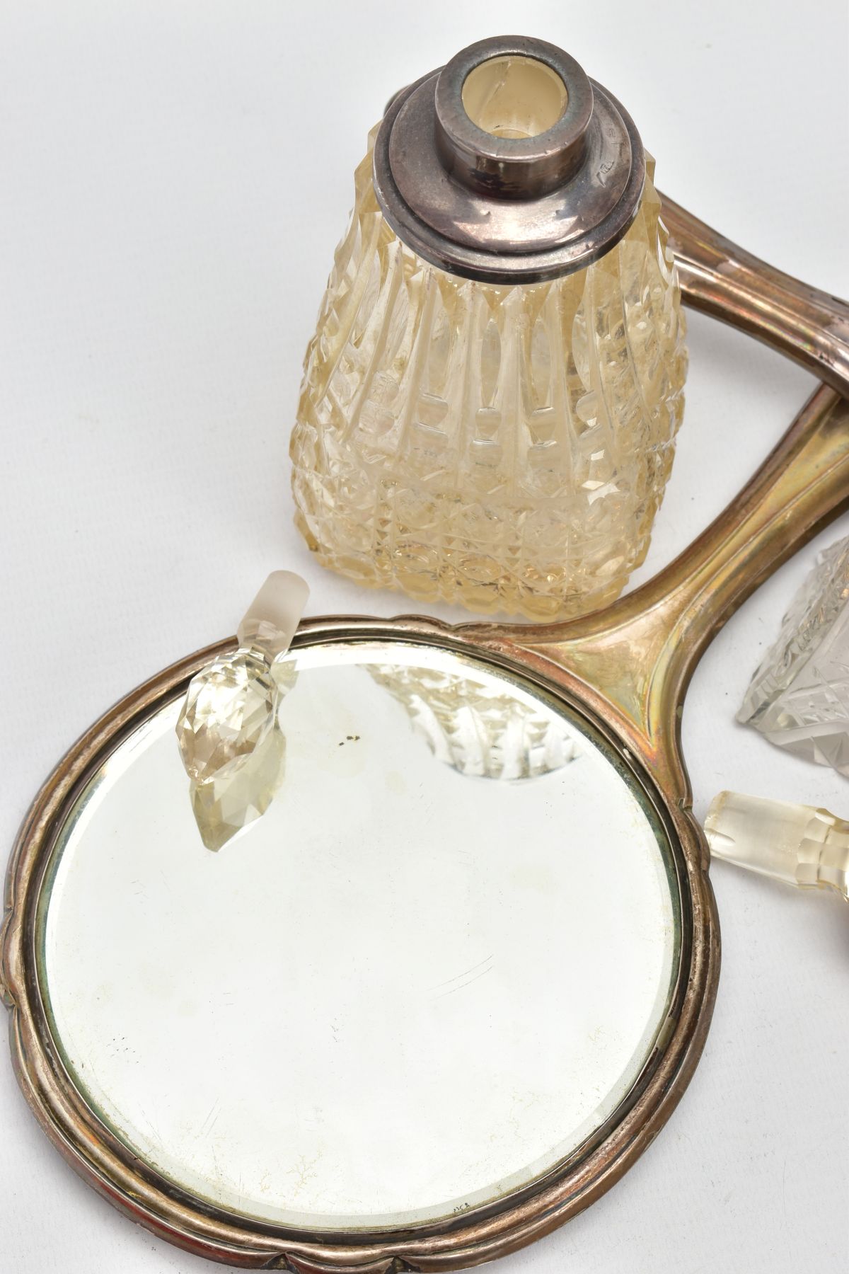 A SILVER VANITY HAIR BRUSH AND MIRROR WITH TWO SILVER MOUNTED SCENT BOTTLES, the hair brush of a - Image 8 of 9