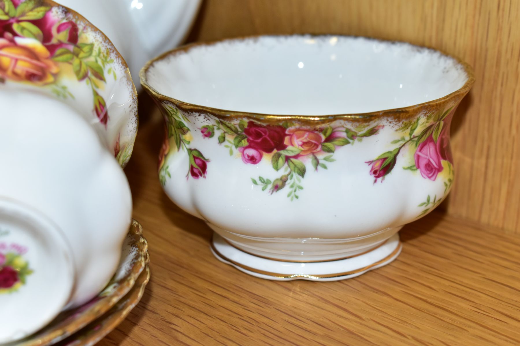 A FIFTEEN PIECE ROYAL ALBERT OLD COUNTRY ROSES COFFEE SET, comprising a coffee pot, a sugar bowl, - Image 6 of 7