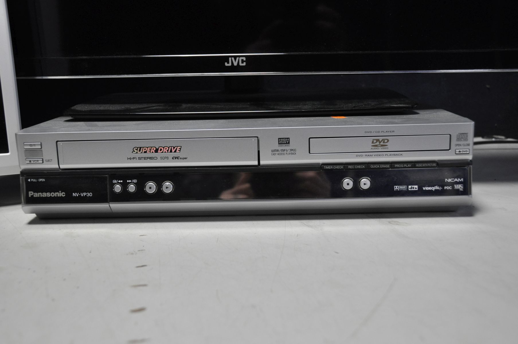 A JVC LT-32C675 32in TV along with a Logik L24HEDW15(B) 24in TV and a Panasonic NV-VP30EB-S VHS- - Image 4 of 4