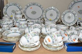 A ONE HUNDRED AND THIRTY FOUR PIECE ROYAL WORCESTER MAYFIELD DINNER SERVICE, backstamps vary,