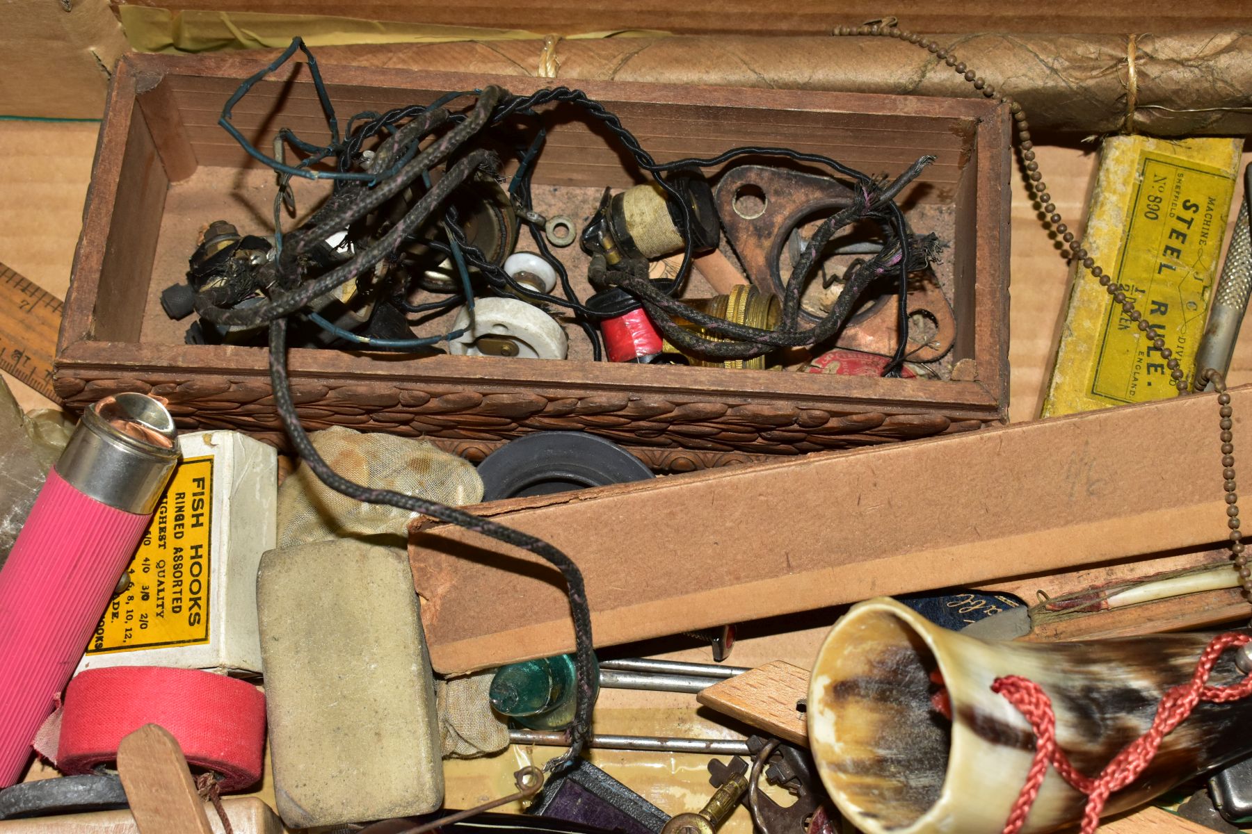 A BOX OF SUNDRY ITEMS ETC, to include metal calipers, steel rule and protactor, steel punches, drill - Bild 2 aus 5