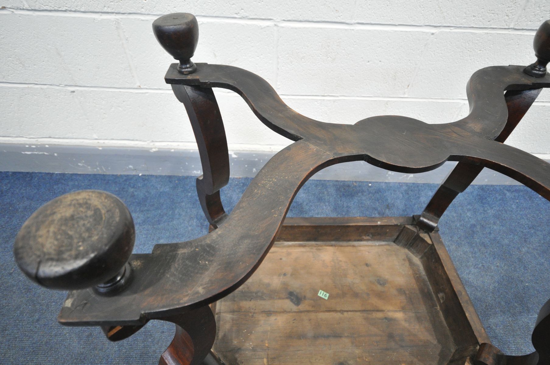 A 19TH CENTURY WALNUT AND MAHOGANY CENTRE TABLE, in the 17th century style, the top decorated with - Bild 10 aus 11