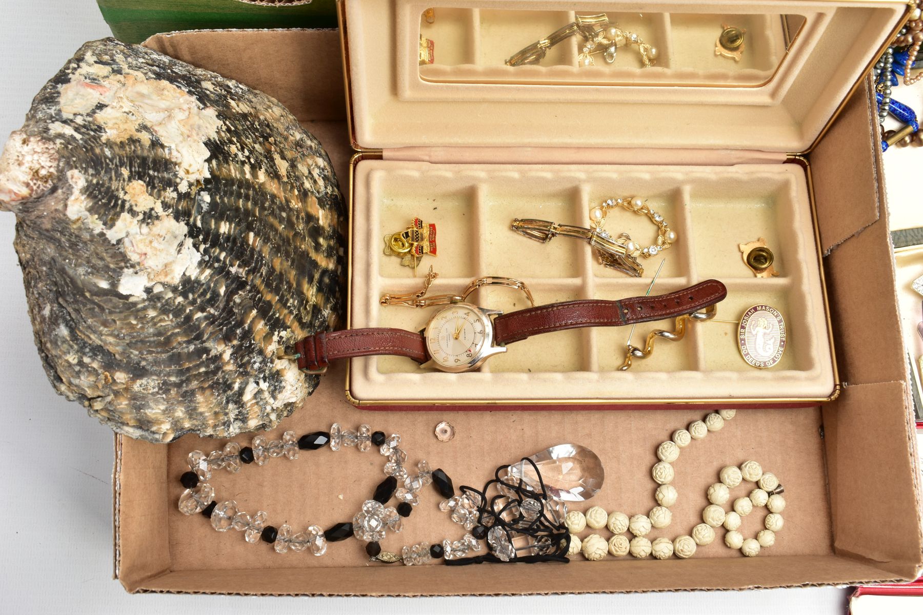 A BOX OF ASSORTED ITEMS, to include various early to mid-20th century costume jewellery pieces, - Image 9 of 13
